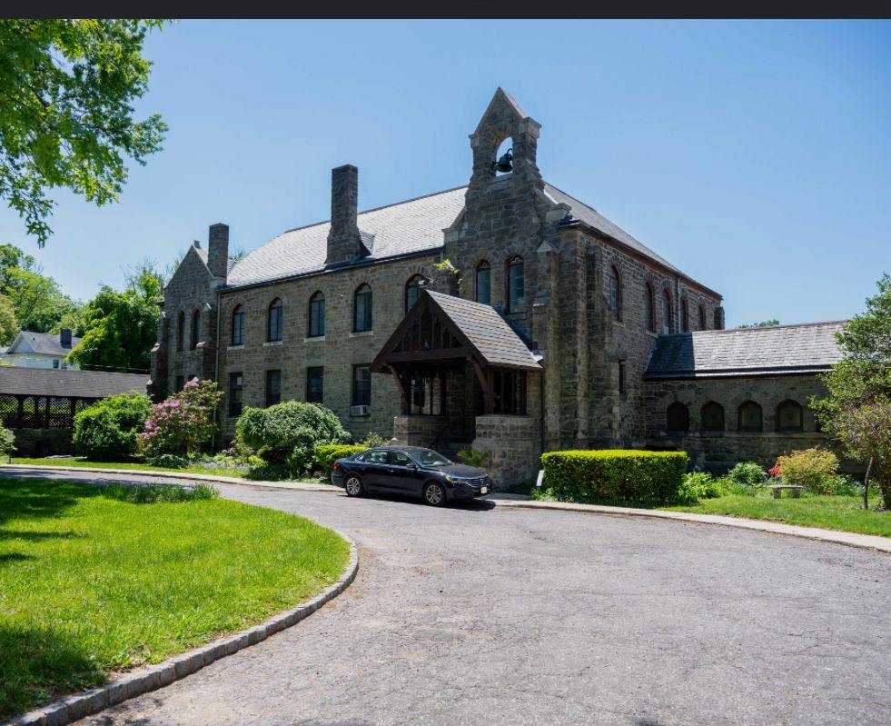 Laikos International Church building at 76 Franklin Ave, Staten Island